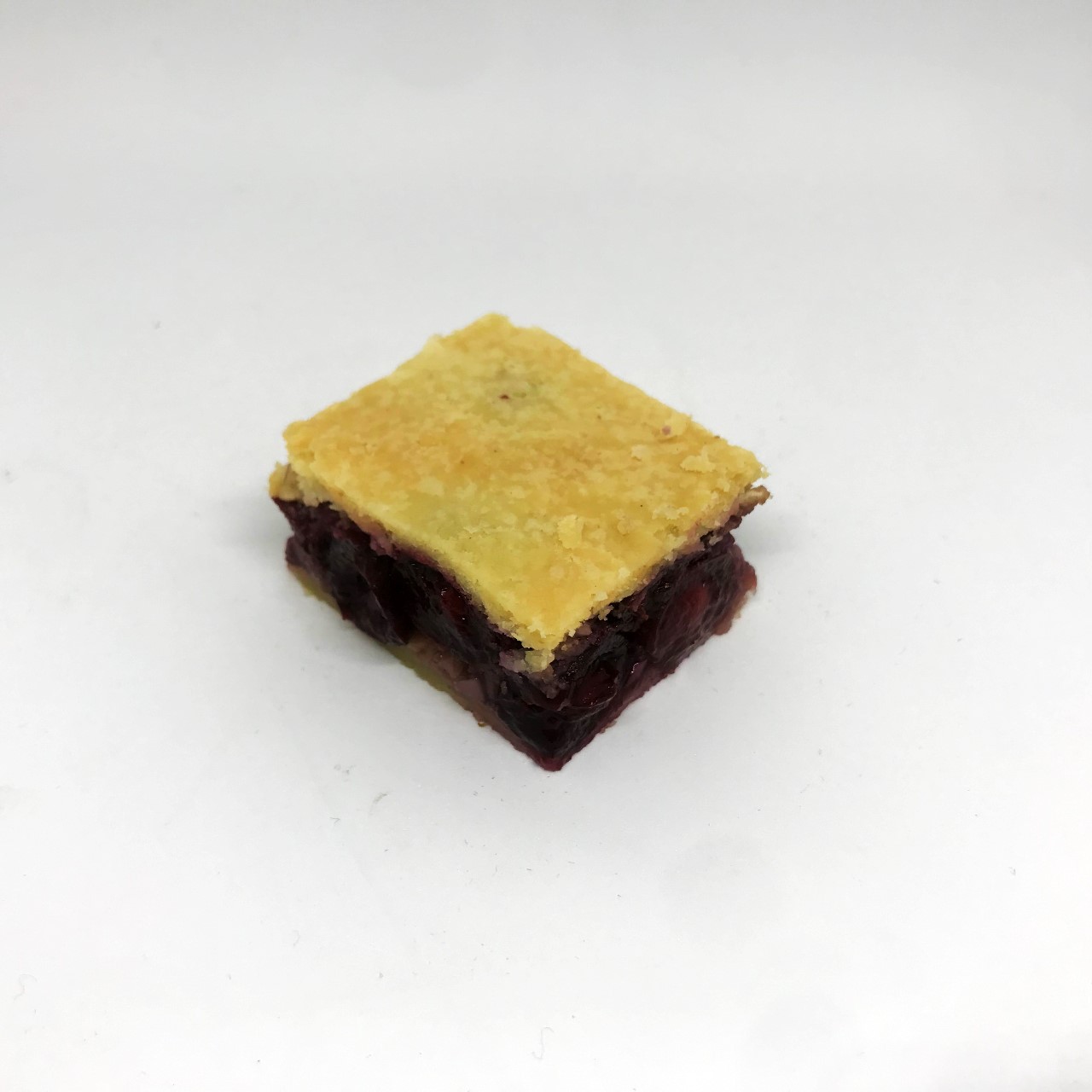 gedeckter Kirsch-Mandelkuchen