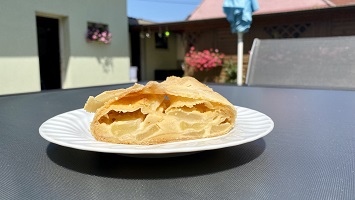 Topfen-Mandel Strudel mit Apfel